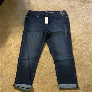 Cropped boyfriend jeans